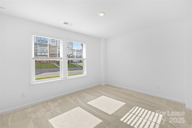 Foto del edificio - 3240 Stelfox St