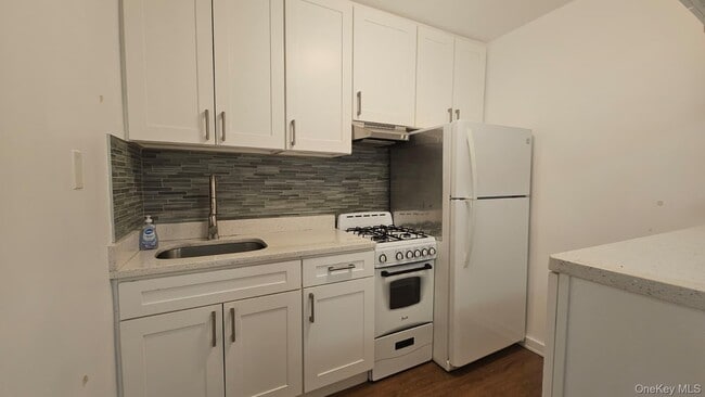 Building Photo - 35-20 Leverich St