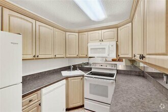 Building Photo - 1635 SW Silver Pine Way