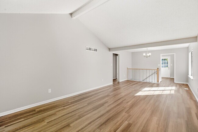 Foto del edificio - 20 NW Lakeview Blvd
