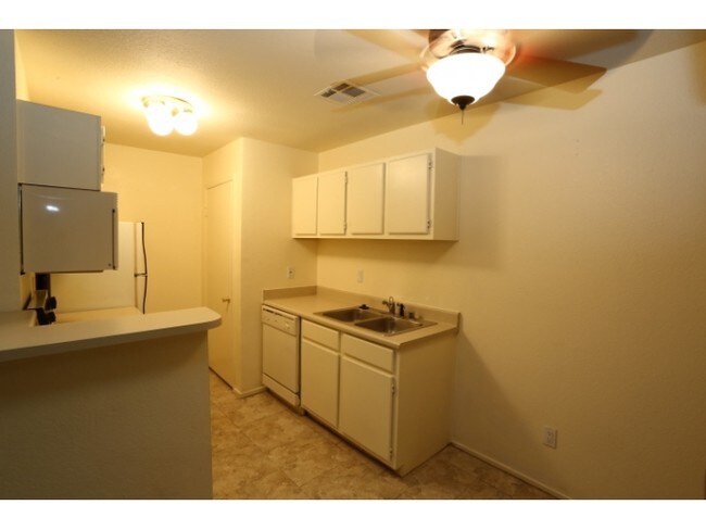 Building Photo - 5111 Lindell Rd