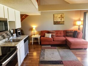 Building Photo - 16 Fall Creek Dr