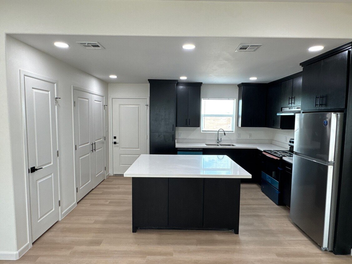 Foto principal - 202 Evergreen St
