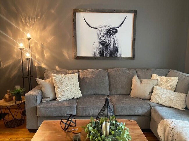 Foto del edificio - 330 E Flat Rock Rd