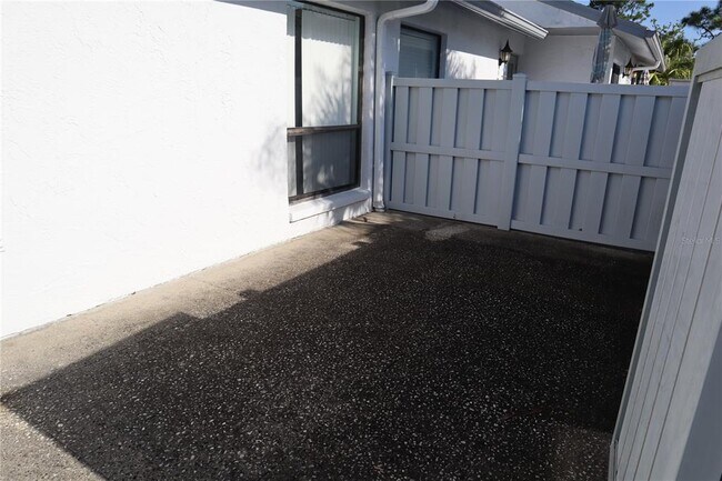 Foto del edificio - 1389 Pine Ridge Cir E