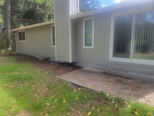 Building Photo - Cute & Cozy Spanaway Rambler