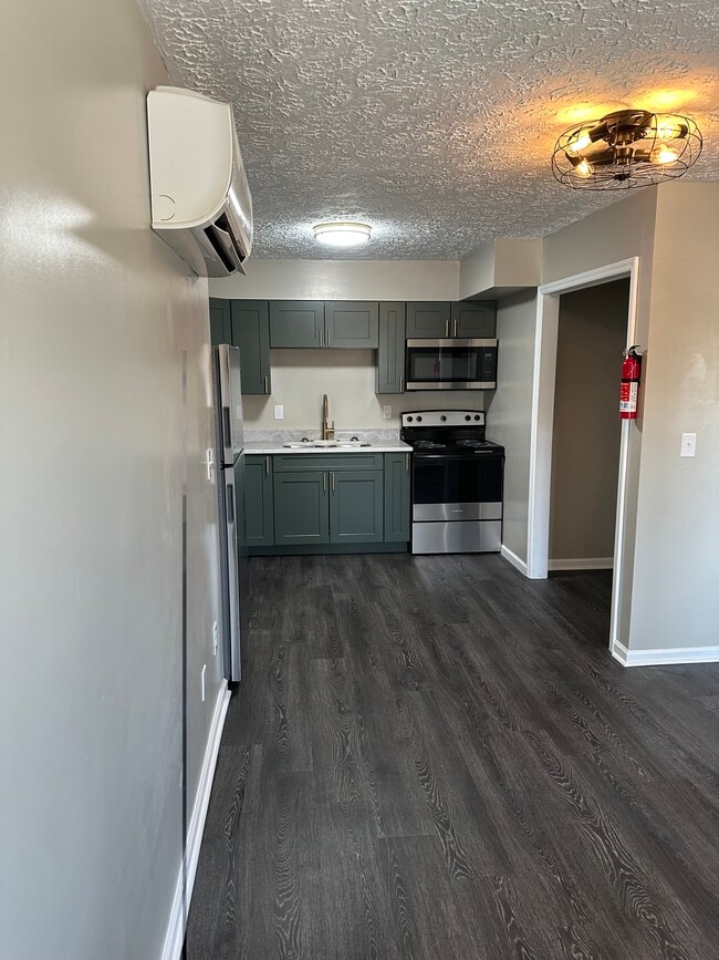 Building Photo - 320 Clintonville Rd