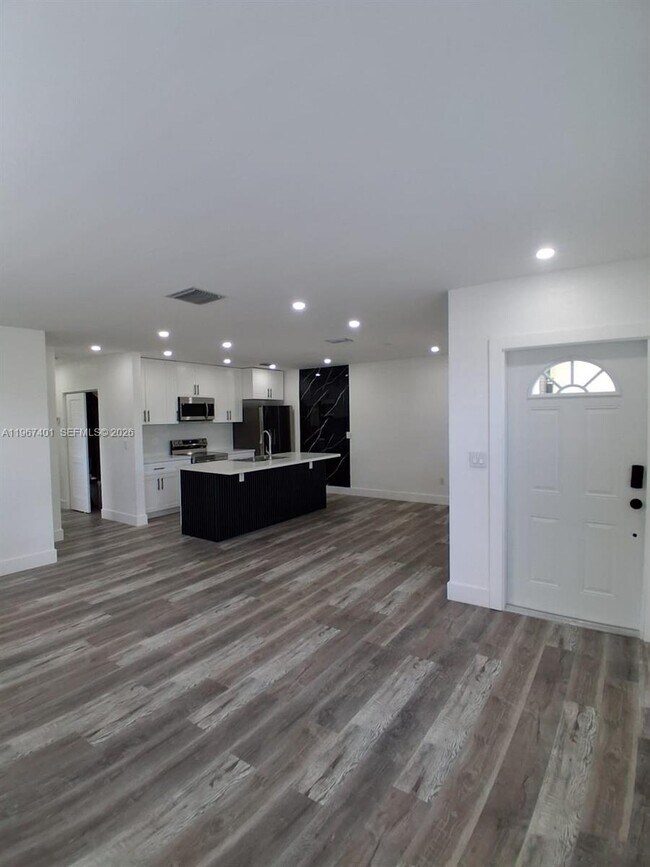 Foto del edificio - 2600 NW 108th St