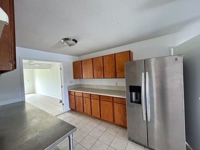 Building Photo - 655 N Kainalu Dr