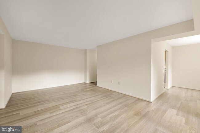 Building Photo - 9708 Kingsbridge Dr