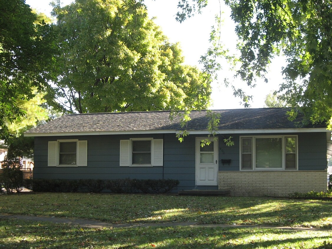 FRONT at 400 N Maple St in Normal - 400 N Maple St