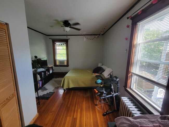 Foto del edificio - 24 Forest Hills St