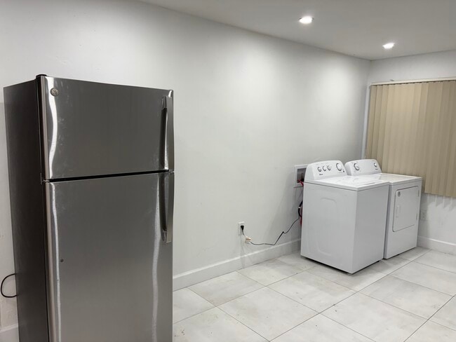 Foto del edificio - 170 NW 58th St