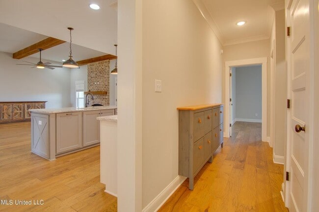 Building Photo - 4619 Pierce Dr