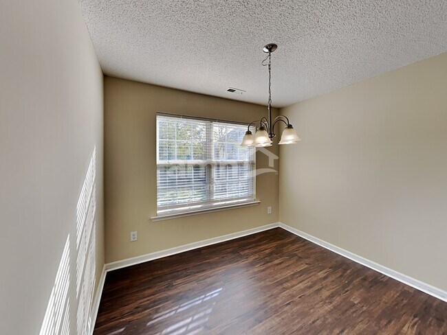 Foto del edificio - 104 Indian Overlook Ct