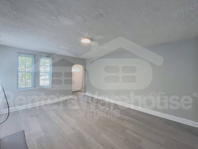 Building Photo - 2217 Parker Ave
