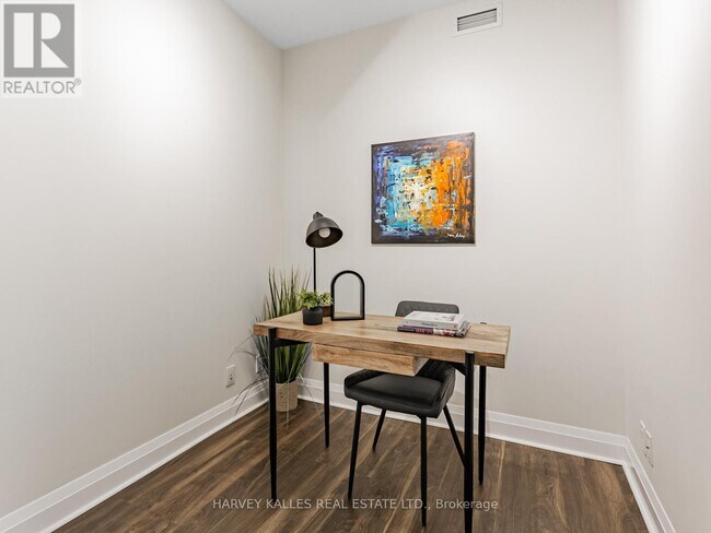 Building Photo - 1185 The Queensway