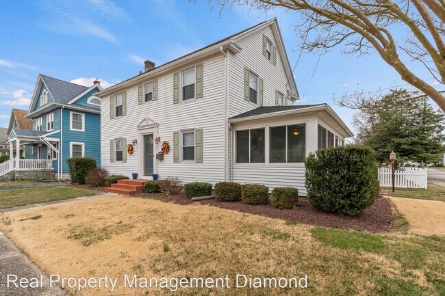 Building Photo - 3 br, 1.5 bath House - 513 S. Walnut Street