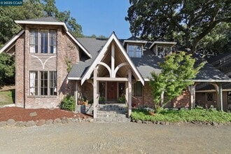 Building Photo - 58 St Andrews Ln