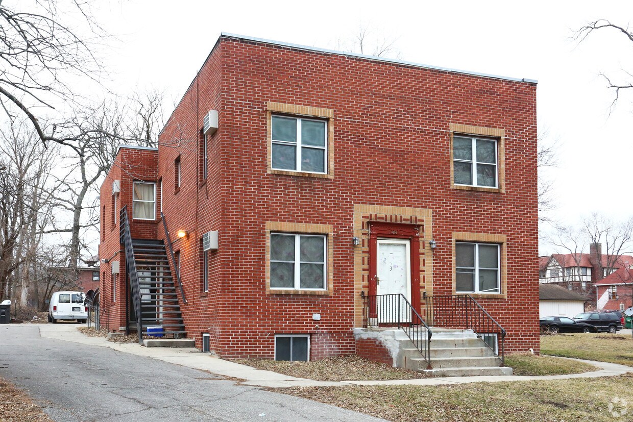 Primary Photo - 1726 Oakland Ave