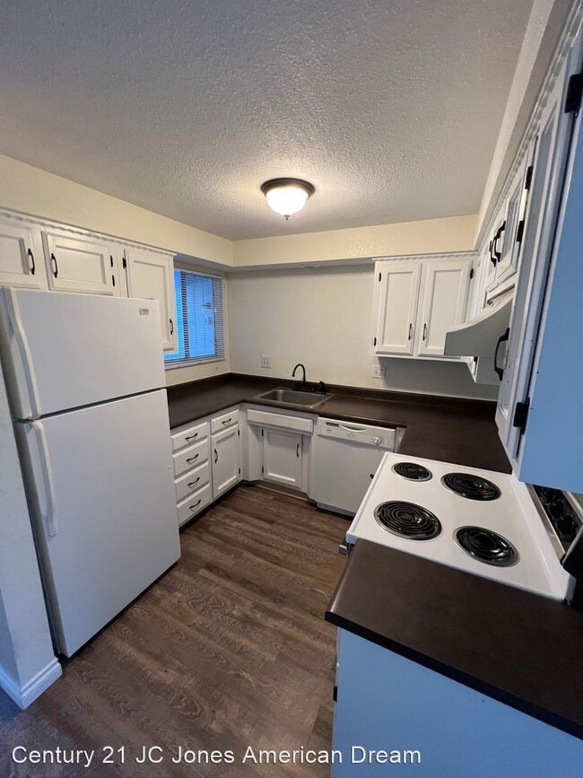 Building Photo - 2 br, 1 bath House - 727 SW Bridge Street #2B