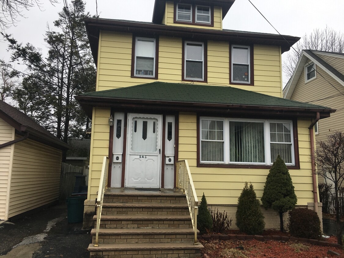 545 Olympia Ave Unit 2nd floor, Cliffside Park, NJ 07010 Apartments