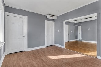 Building Photo - 13R Plain St