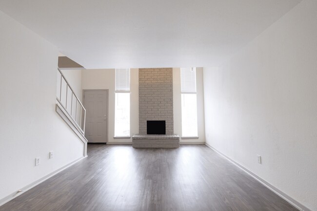 Interior Photo - Creeks Edge