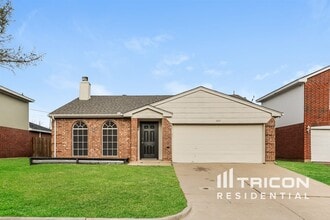 Building Photo - 403 Hollyberry Dr