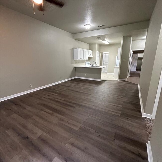 Foto del edificio - 1235 Armadillo Rd
