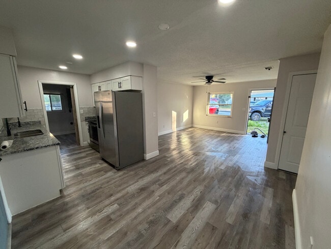 Building Photo - 40027 Proud Mockingbird Rd