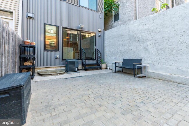 Building Photo - 2058 E Susquehanna Ave