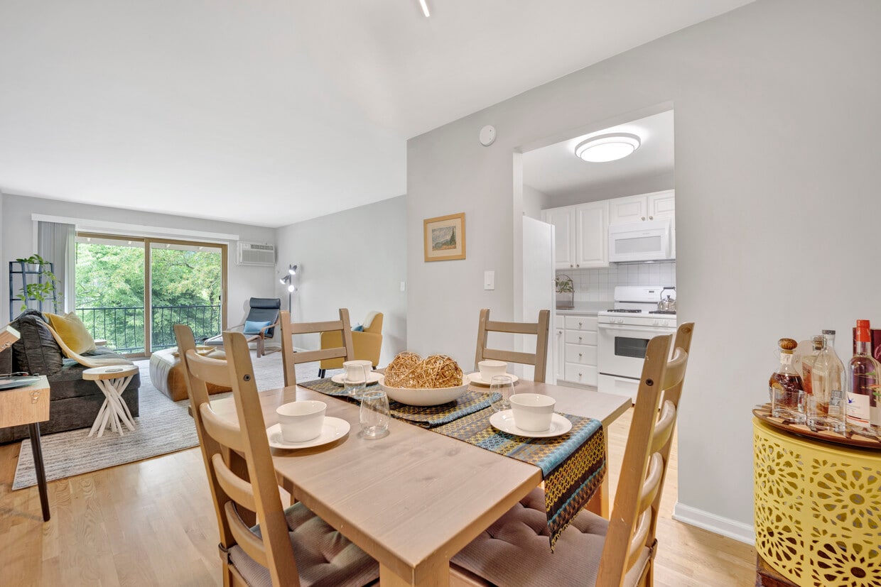 Dining Area - 16W575 79th St