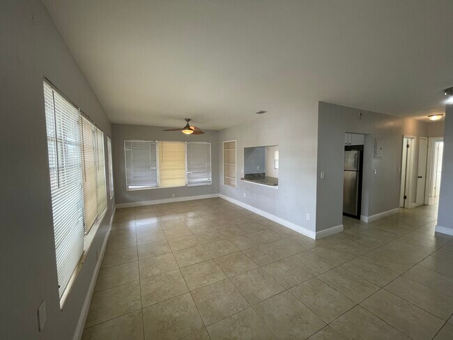 Foto del edificio - 1414 NE 12th St