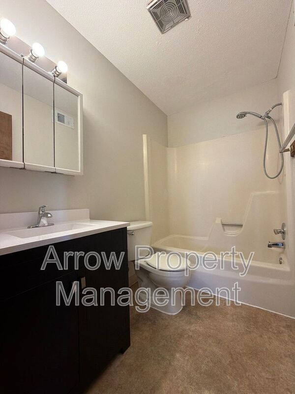 Building Photo - 321 Chestnut St