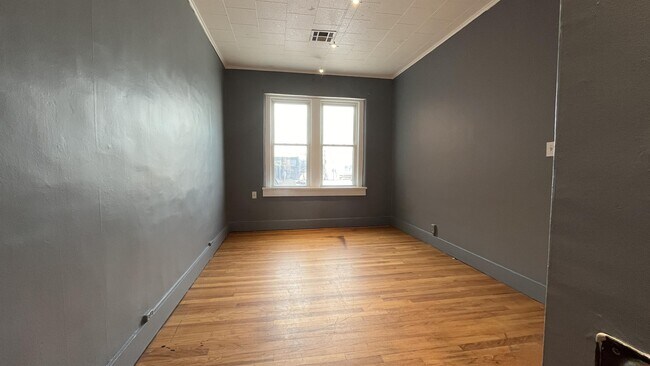 Foto del edificio - 111 W Harrison Ave