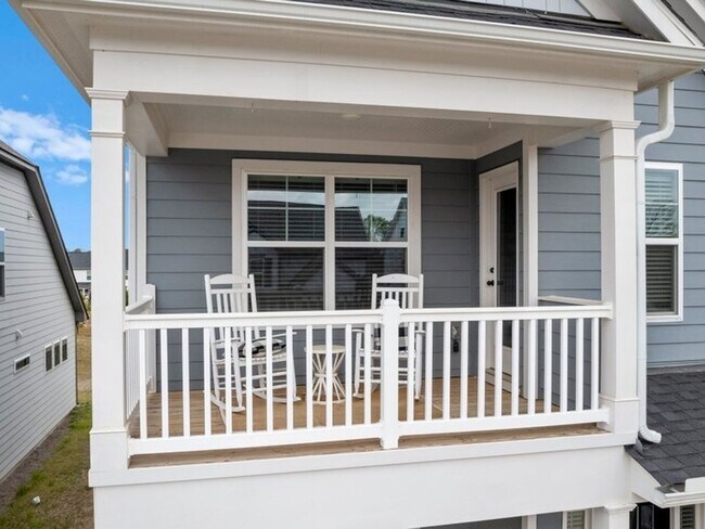 Building Photo - 4 Bedroom Single Family Home in Resort Sty...