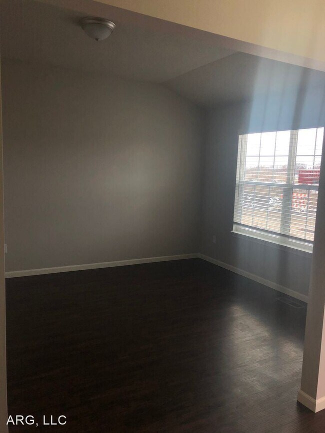 Foto del edificio - 3 br, 2.5 bath House - 717 Samantha Lane