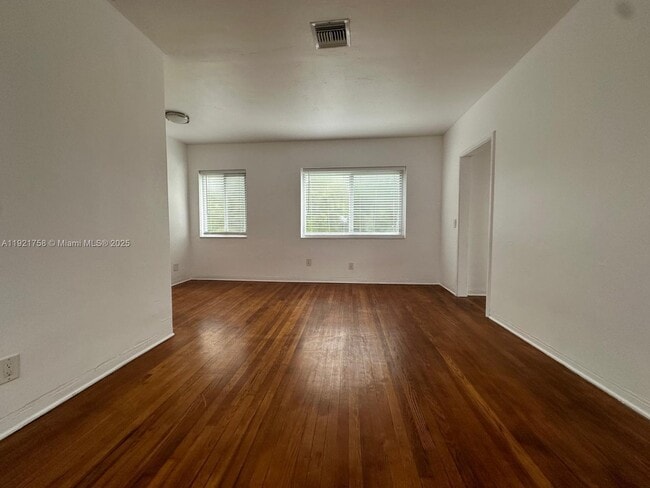 Building Photo - 1567 S Le Jeune Rd