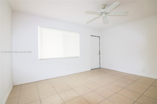 Foto del edificio - 716 NE 8th St