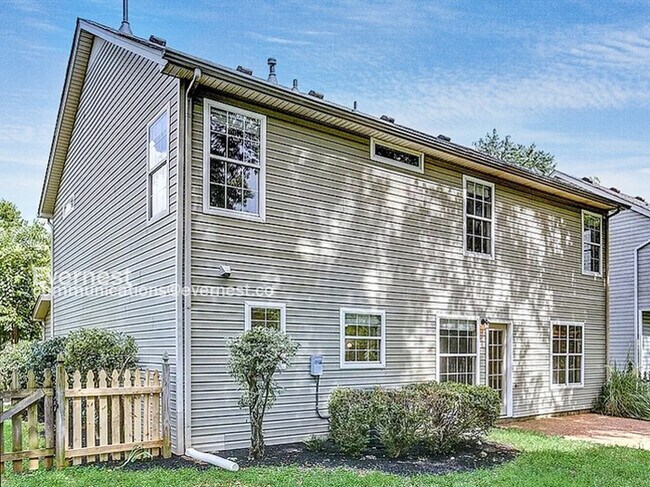 Foto del edificio - 9015 Tarrington Ln