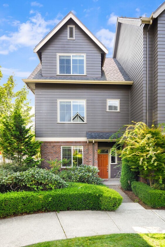 Primary Photo - Charming 3 Bedroom Townhome in West Highla...