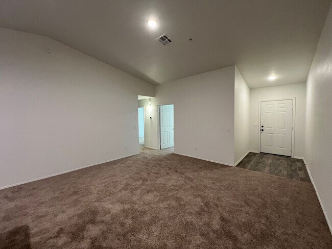 Building Photo - 3 BEDROOM IN DESERT SKY!