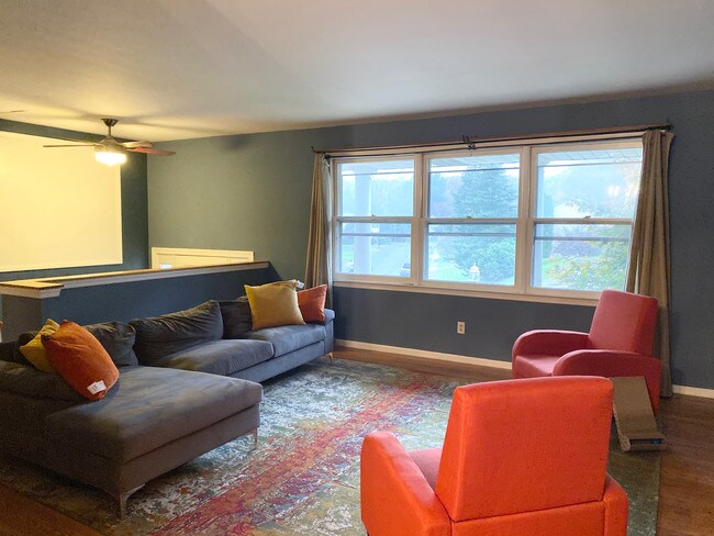 Foto del edificio - 429 Chestnut Cir W