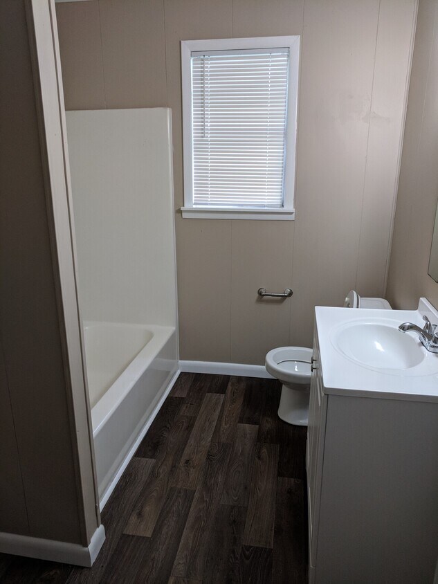 Building Photo - Twin Oaks D-F