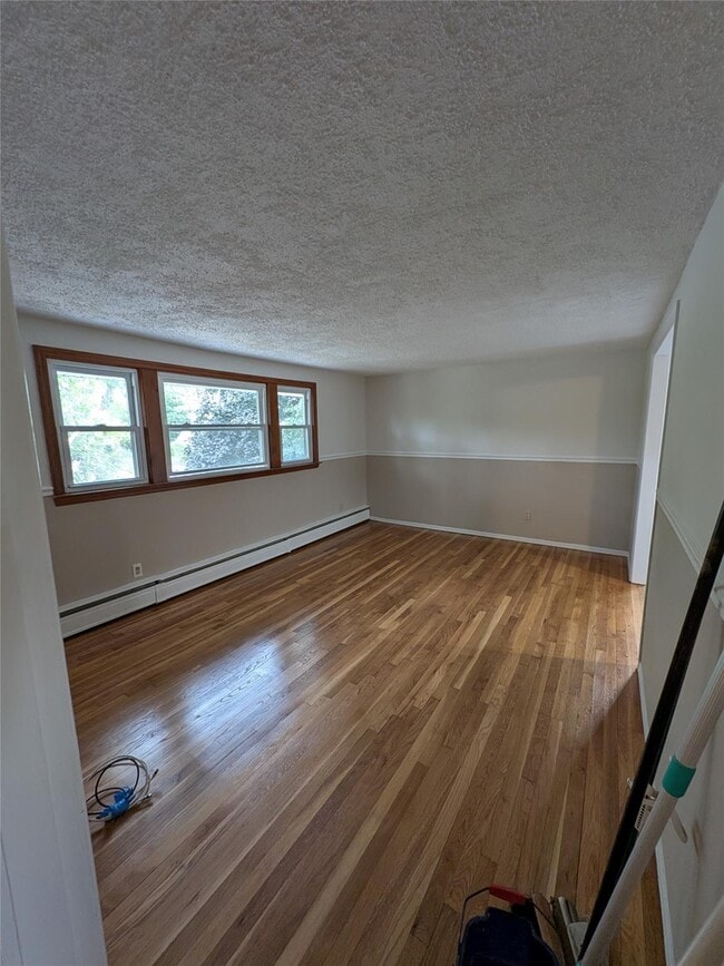Building Photo - 2 Laurelton St