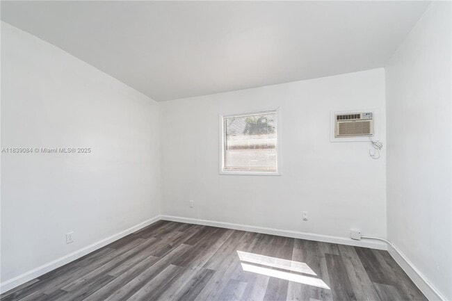 Building Photo - 51 NW 27th Ct