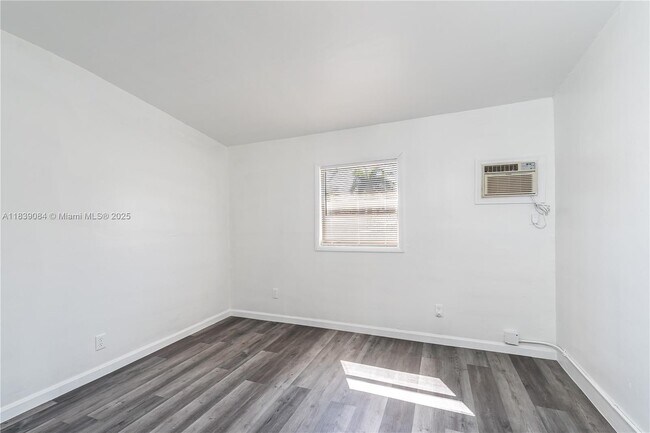 Foto del edificio - 51 NW 27th Ct