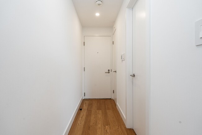 Building Photo - 800 Richmond St W