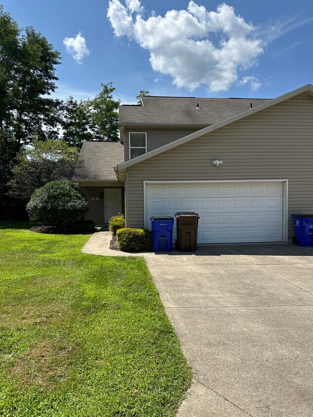 Foto principal - 11 Fountain Dr